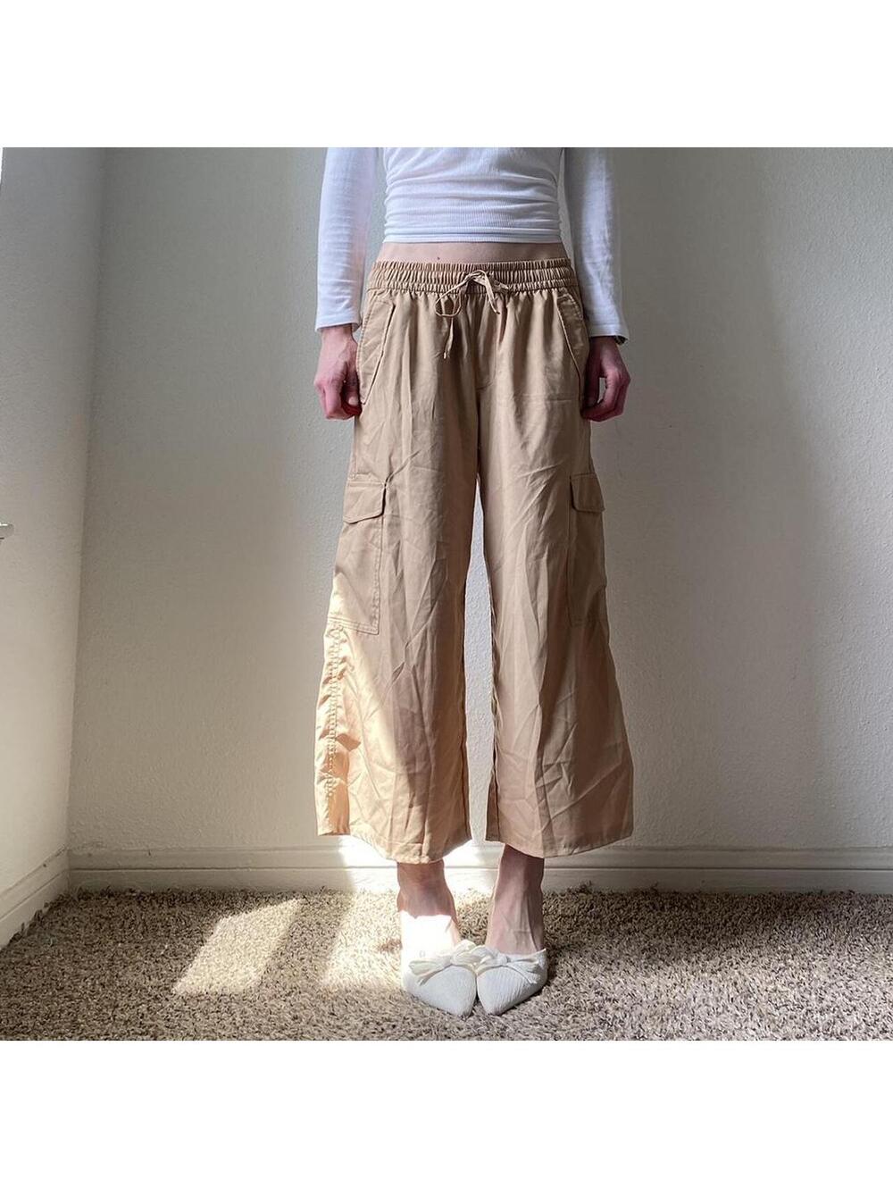 Low rise tan wide leg cropped athletic wear cargo pants / capris